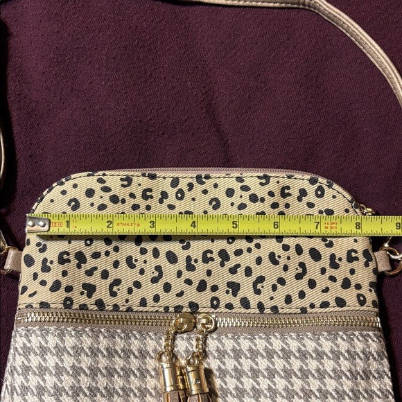 Jen &Co.- Crossbody Bag/wristlet - Picture 12 of 14